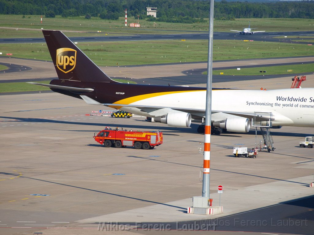 Lufthansa Airbus A 380 zu Besuch Flughafen Koeln Bonn P080.JPG